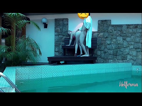 ❤️ Bos mengundang pelayan ke kolam renang, tetapi tidak bisa menahan panas ❤ Video porno di porno id.passionateembracespotlight.ru ❤
